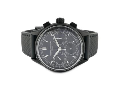 Frederique Constant Flyback Chronograph Manufacture Automatik Titan PVD-Schwarz 42mm schwarzes Zifferblatt Kautschukband FC-760DG4TH6 Full Set Occasion Neu – Herrenuhren Uhr mit Datum aus PVD beschichtet und Titan. Das Gehäuse ist rund und schwarz. Das Kautschuk / Kunststoff / Silikon Armband ist anthrazit. Das Zifferblatt ist ein Index in anthrazit.