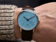 Sternglas Lumatik Automatik Edelstahl 38mm hellblaues Zifferblatt schwarzes Lederband – Herrenuhren Uhr mit Datum aus Edelstahl und Leder. Das Gehäuse ist rund und silber. Das Lederarmband ist schwarz. Das Zifferblatt ist arabisch Index und blau. – Ansicht 9