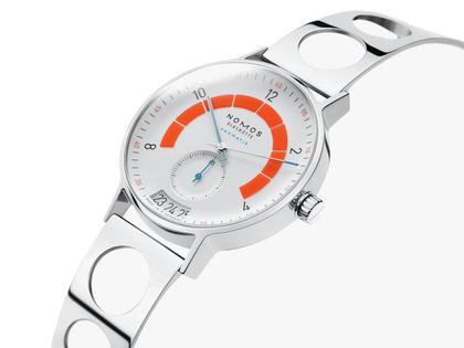 Nomos Glashütte Autobahn neomatik Automatik 41 mm Datum Director's Cut Limited Edition A3 – Herrenuhren Uhr mit Datum aus Edelstahl. Das Gehäuse ist rund und silber. Das Edelstahlarmband ist silber. Das Zifferblatt ist arabisch Index und weiß. – Ansicht 4