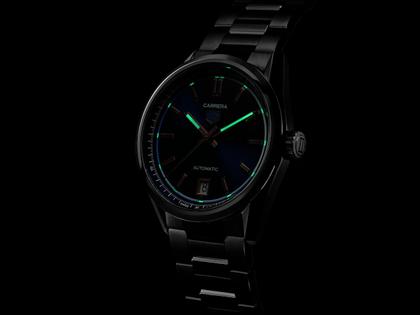 TAG Heuer Carrera Date Automatik Edelstahl 36mm blaues Zifferblatt Metallband – Damenuhren Uhr mit Datum aus Edelstahl. Das Gehäuse ist rund und silber. Das Edelstahlarmband ist silber. Das Zifferblatt ist ein Index in blau. – Ansicht 6