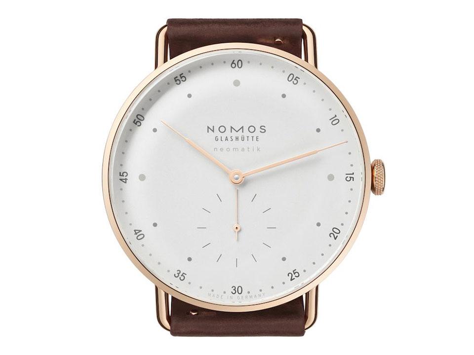 Nomos Glashütte Metro neomatik 39 Automatik Roségold 39mm weißes Zifferblatt braunes Lederband – Herrenuhren Uhr ohne Datum aus 750 Rotgold. Das Gehäuse ist rund und roségold. Das Lederarmband ist braun. Das Zifferblatt ist arabisch Index und silber. – Ansicht 3