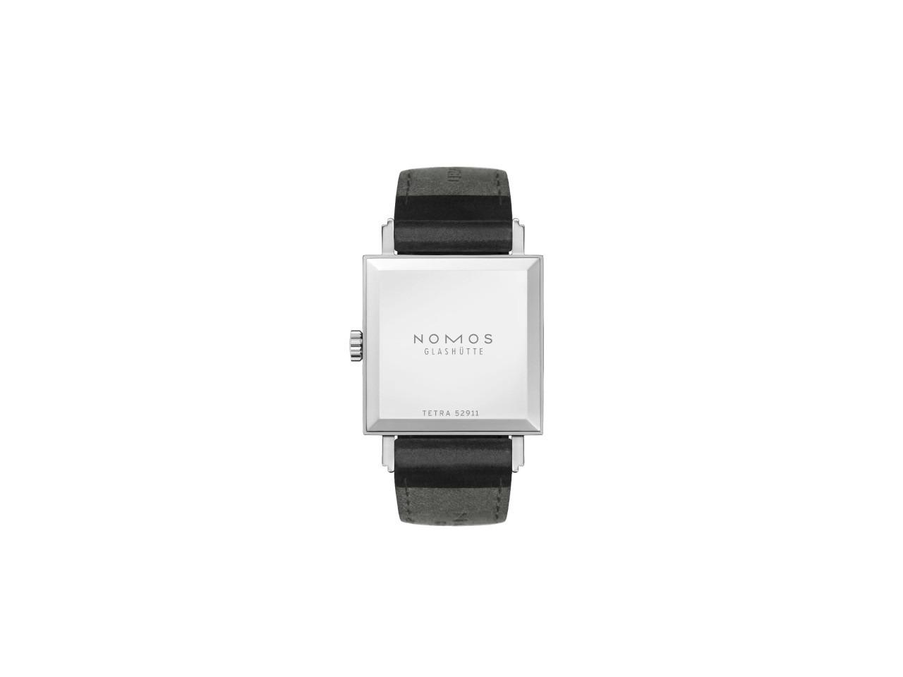 Nomos Glashütte Tetra 27 Duo Handaufzug Edelstahl 27mm weißes Zifferblatt schwarzes Lederband Stahlboden – Damenuhren Uhr ohne Datum aus Edelstahl und Leder. Das Gehäuse ist quadratisch und silber. Das Lederarmband ist schwarz. Das Zifferblatt ist arabisch Index und weiß. – Ansicht 2