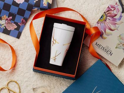 Meissen Coffee to Go Becher "Swords" aus Meissner Porzellan – Porzellanwaren Tafelporzellan in weiß und aus Kunststoff, Porzellan und vergoldet. – Ansicht 4