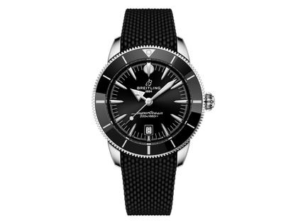 Breitling Superocean Heritage B31 Automatik Edelstahl 44mm schwarzes Zifferblatt  schwarzes Kautschukband – Herrenuhren Uhr mit Datum aus Edelstahl, Kautschuk und Keramik. Das Gehäuse ist rund und silber. Das Kautschuk / Kunststoff / Silikon Armband ist schwarz. Das Zifferblatt ist ein Index in schwarz.