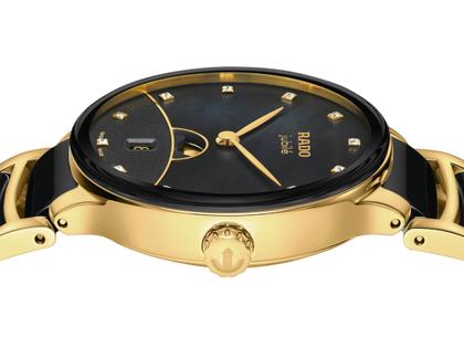 Rado Centrix Diamonds Quarz Edelstahl Gelbgold-PVD 35mm schwarzes Perlmutt-Zifferblatt mit Brillanten Metallband – Damenuhren Uhr mit Datum aus Edelstahl, Keramik und PVD beschichtet. Das Gehäuse ist rund und gelbgold. Das Edelstahlarmband ist gelbgold. Das Zifferblatt ist ein Index in schwarz. – Ansicht 3