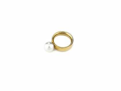 Juwelier Roller | Atelier Ring Gelbgold mit weiße Südseeperle – Ringe Ring in gelbgold und aus 750 Gelbgold.