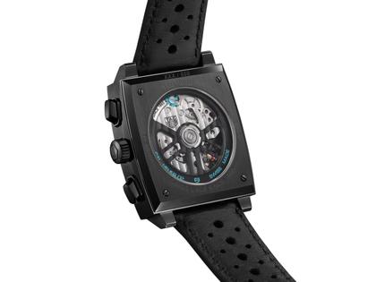 TAG Heuer Monaco Chronograph Automatik Titan schwarz DLC 39mm Night Driver Limited Edition – Herrenuhren Chronograph aus DLC beschichtet und Titan. Das Gehäuse ist quadratisch und schwarz. Das Lederarmband ist schwarz. Das Zifferblatt ist ein Index in grau. – Ansicht 3