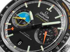 Omega Speedmaster Pilot Chronograph Automatik Edelstahl 40mm schwarzes Zifferblatt Metallband – Herrenuhren Chronograph aus Edelstahl. Das Gehäuse ist rund und silber. Das Edelstahlarmband ist silber. Das Zifferblatt ist ein Index in schwarz. – Ansicht 2