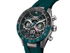 TAG Heuer Carrera Chronograph Extreme Sport Twin Time Automatik Titan 44mm skelettiertes Zifferblatt grünes Kautschukband – Herrenuhren Chronograph aus Kautschuk, Keramik und Titan. Das Gehäuse ist rund und silber. Das Kautschuk / Kunststoff / Silikon Armband ist grün. Das Zifferblatt ist skelettiert und grün. – Ansicht 2