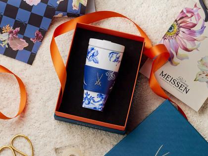 Meissen Coffee to Go Becher "Affe & Faultier" aus Meissner Porzellan mit Manschette – Porzellanwaren Tafelporzellan in weiß und aus Kunststoff, Leder und Porzellan. – Ansicht 5