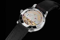 Glashütte Original PanoReserve Handaufzug Edelstahl 40mm graues Zifferblatt graues Lederband – Herrenuhren Uhr mit Datum aus Edelstahl. Das Gehäuse ist rund und silber. Das Lederarmband Kroko / Alligator ist grau. Das Zifferblatt ist ein Index in grau. – Ansicht 4