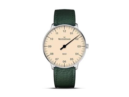 Damenuhren Uhr ohne Datum aus Edelstahl und Leder. Das Gehäuse ist rund und silber. Das Lederarmband ist grün. Das Zifferblatt ist arabisch und beige.