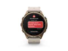 Garmin Fenix 9 Pro inReach Titan 43mm digitales Display graues Lederband – Herrenuhren Uhr Multifunktion aus Leder und Titan. Das Gehäuse ist rund und bronze. Das Lederarmband ist grau. Das Zifferblatt ist digital und schwarz.