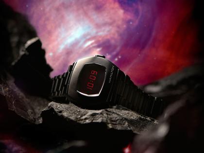 Hamilton PSR Edelstahl schwarz – Herrenuhren Uhr ohne Datum aus Edelstahl und PVD beschichtet. Das Gehäuse ist sonstige Form und schwarz. Das Edelstahlarmband ist schwarz. Das Zifferblatt ist digital und schwarz. – Ansicht 4