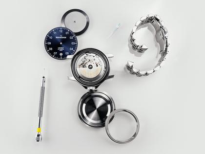 MeisterSinger Unomat Automatik Edelstahl grünes Zifferblatt Edelstahlband – Herrenuhren Uhr mit Datum aus Edelstahl und Eisen. Das Gehäuse ist rund und silber. Das Edelstahlarmband ist silber. Das Zifferblatt ist arabisch Index und grün. – Ansicht 2