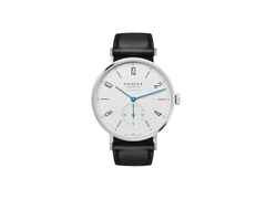 Nomos Glashütte Tangente 39 neomatik Automatik Edelstahl 39mm weißes Zifferblatt schwarzes Lederband – Herrenuhren Uhr ohne Datum aus Edelstahl. Das Gehäuse ist rund und silber. Das Lederarmband ist schwarz. Das Zifferblatt ist arabisch Index und weiß.