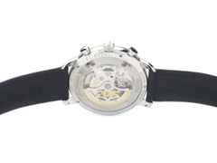 Glashütte Original Sixties Chronograph Automatik Edelstahl 42mm silbernes Zifferblatt schwarzes Lederband 1-39-34-03-22-04 Full Set Occasion Refurbished – Herrenuhren Chronograph aus Edelstahl und Leder. Das Gehäuse ist rund und silber. Das Lederarmband Kroko / Alligator ist schwarz. Das Zifferblatt ist arabisch Index und silber. – Ansicht 2