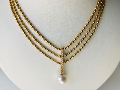 Juwelier Roller Collier Kugelkette Akoyaperle Brillanten – Halsschmuck Collier aus 750 Gelbgold.