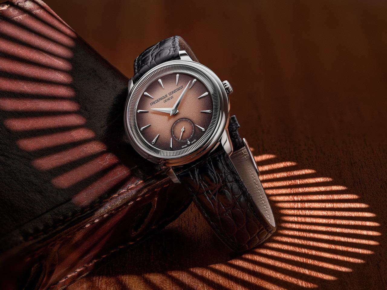 Frederique Constant Classics Moneta Handaufzug Edelstahl 38,5mm braunes Zifferblatt schwarzes Lederband limitiert – Herrenuhren Uhr ohne Datum aus Edelstahl und Leder. Das Gehäuse ist rund und silber. Das Lederarmband ist schwarz. Das Zifferblatt ist ein Index in braun. – Ansicht 7