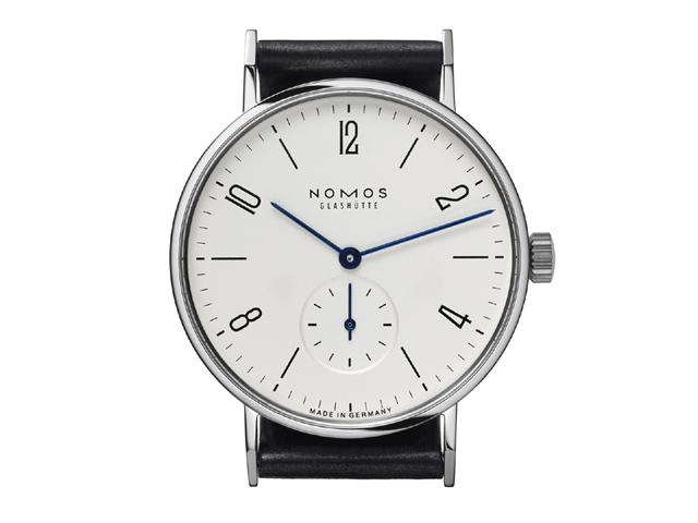 Nomos Glashütte Tangente 35 Handaufzug Edelstahl 35mm weißes Zifferblatt schwarzes Lederband Glasboden – Damenuhren Uhr ohne Datum aus Edelstahl und Leder. Das Gehäuse ist rund und silber. Das Lederarmband ist schwarz. Das Zifferblatt ist arabisch Index und silber. – Ansicht 2