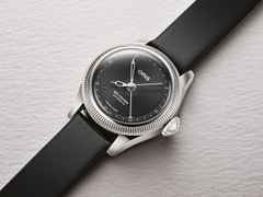 Oris Big Crown Pointer Date Automatik Edelstahl 29mm schwarzes Zifferblatt schwarzes Lederband – Damenuhren Uhr mit Datum aus Edelstahl. Das Gehäuse ist rund und silber. Das Lederarmband ist schwarz. Das Zifferblatt ist ohne Zeichen und schwarz. – Ansicht 3