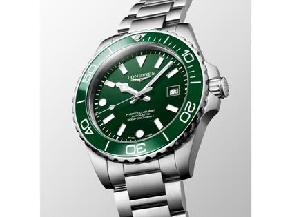 Longines HydroConquest Automatik Edelstahl 39mm grünes Zifferblatt Metallband – Herrenuhren Uhr mit Datum aus Edelstahl. Das Gehäuse ist rund und silber. Das Edelstahlarmband ist silber. Das Zifferblatt ist ein Index in grün. – Ansicht 2