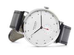 Nomos Glashütte Metro 38 Handaufzug Edelstahl 38mm weißes Zifferblatt schwarzes Lederband Glasboden – Herrenuhren Uhr ohne Datum aus Edelstahl. Das Gehäuse ist rund und silber. Das Lederarmband ist schwarz. Das Zifferblatt ist arabisch Index und silber. – Ansicht 3