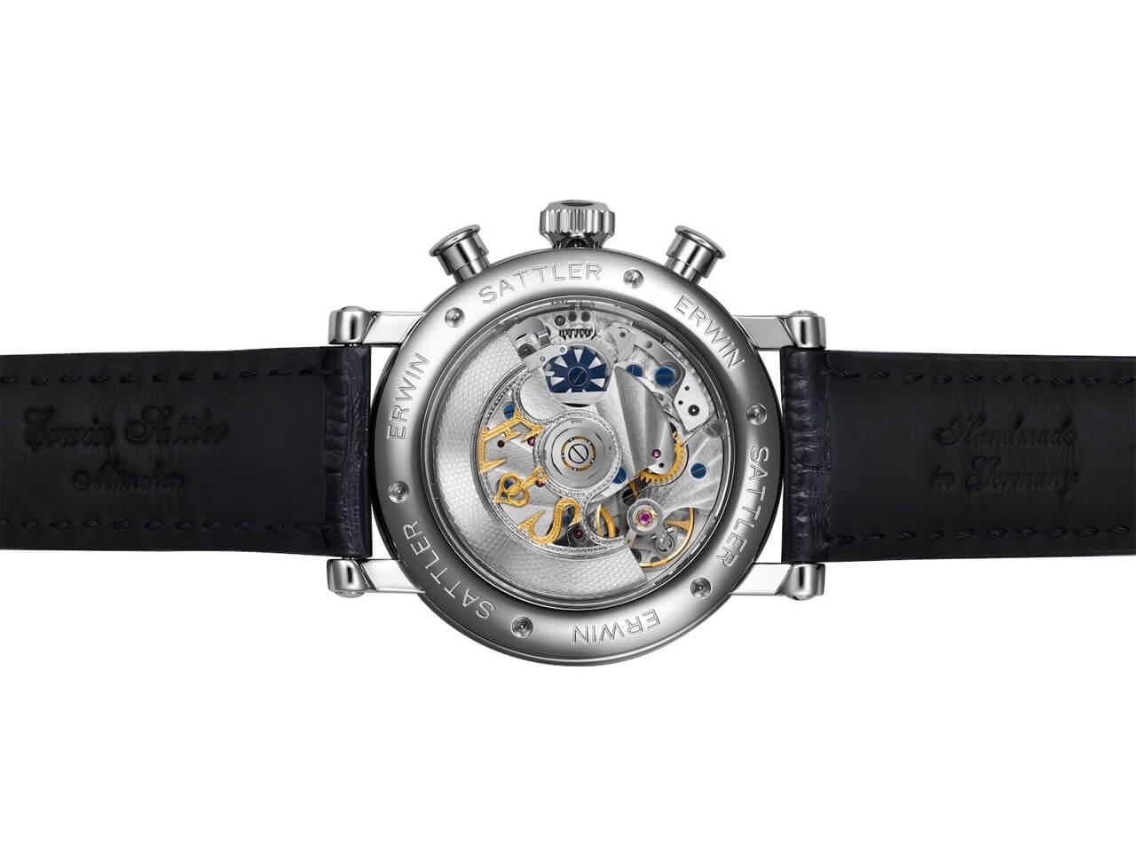 Erwin Sattler Chronograph II S Automatik Edelstahl 44mm weißes Zifferblatt schwarzes Lederband – Herrenuhren Chronograph aus Edelstahl. Das Gehäuse ist rund und silber. Das Lederarmband ist schwarz. Das Zifferblatt ist ein Index in silber. – Ansicht 2