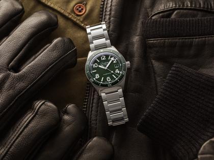 Glashütte Original SeaQ Automatik Edelstahl 40mm grünes Zifferblatt Metallband – Herrenuhren Uhr mit Datum aus Edelstahl und Keramik. Das Gehäuse ist rund und silber. Das Edelstahlarmband ist silber. Das Zifferblatt ist arabisch Index und grün. – Ansicht 3