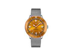 Breitling Superocean Heritage 57 Highlands Automatik Edelstahl 38mm orangenes Zifferblatt Metallband – Herrenuhren Uhr ohne Datum aus 750 Rotgold, Edelstahl und Keramik. Das Gehäuse ist rund und silber-roségold. Das Edelstahlarmband ist silber. Das Zifferblatt ist ein Index in orange.
