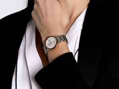 Rado Centrix Diamonds Automatik Edelstahl Roségold-PVD 30,5mm weißes Zifferblatt mit Brillanten Metallband – Damenuhren Uhr mit Datum aus Edelstahl, Keramik und PVD beschichtet. Das Gehäuse ist rund und roségold. Das Keramikarmband ist grau. Das Zifferblatt ist ein Index in weiß. – Ansicht 6