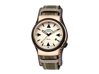 Mühle Glashütte S.A.R. Rescue-Timer Bronze Limited Edition Automatik 42mm weißes Zifferblatt schwarzes Kautschukband – Herrenuhren Uhr mit Datum aus Bronze. Das Gehäuse ist rund und roségold. Das Kautschuk / Kunststoff / Silikon Armband ist schwarz. Das Zifferblatt ist ein Index in weiß. – Ansicht 2