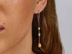 Nanis Dancing in the Rain Azure Ohrhänger Gelbgold Milky Aquamarin lang – Ohrschmuck Ohrhänger aus 750 Gelbgold. – Ansicht 3