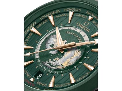 Omega Seamaster Aqua Terra 150M Automatik Edelstahl 43mm grünes Zifferblatt Metallband – Herrenuhren Uhr mit Datum aus 750 Gelbgold, Edelstahl und Keramik. Das Gehäuse ist rund und silber. Das Edelstahlarmband ist silber. Das Zifferblatt ist ein Index in grün. – Ansicht 4