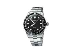 Oris Divers Sixty-Five 12H Calibre 400 Automatik Edelstahl 40mm schwarzes Zifferblatt Metallband – Herrenuhren Uhr mit Datum aus Edelstahl. Das Gehäuse ist rund und silber. Das Edelstahlarmband ist silber. Das Zifferblatt ist ein Index in schwarz.