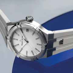 Maurice Lacroix Aikon Quartz Edelstahl 35mm weißes Zifferblatt weißes Kautschukband – Damenuhren Uhr mit Datum aus Edelstahl, Kautschuk, PVD beschichtet und vergoldet. Das Gehäuse ist rund und silber. Das Kautschuk / Kunststoff / Silikon Armband ist weiß. Das Zifferblatt ist ein Index in weiß. – Ansicht 2
