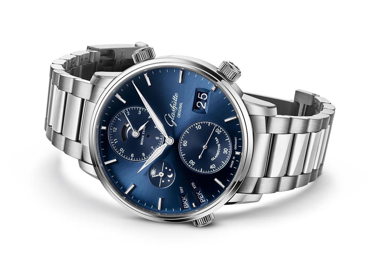 Glashütte Original Senator Cosmopolite Automatik Edelstahl 44mm blaues Zifferblatt Metallband – Herrenuhren Uhr mit Datum aus Edelstahl. Das Gehäuse ist rund und silber. Das Edelstahlarmband ist silber. Das Zifferblatt ist ein Index in blau. – Ansicht 2