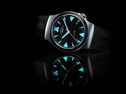 Mühle Glashütte S.A.R. Mission-Timer TITAN Automatik 43mm schwarzes Zifferblatt schwarzes Kautschukband – Herrenuhren Uhr mit Datum aus Keramik und Titan. Das Gehäuse ist rund und silber. Das Kautschuk / Kunststoff / Silikon Armband ist schwarz. Das Zifferblatt ist ein Index in schwarz. – Ansicht 3