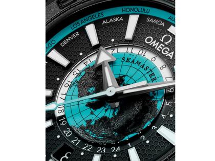 Omega Seamaster Planet Ocean 600M Automatik Edelstahl Schwarz-DLC 45,5mm schwarzes Zifferblatt schwarzes Kautschukband – Herrenuhren Uhr mit Datum aus DLC beschichtet, Edelstahl, Kautschuk und Keramik. Das Gehäuse ist rund und schwarz. Das Kautschuk / Kunststoff / Silikon Armband ist schwarz. Das Zifferblatt ist ein Index in schwarz. – Ansicht 4