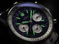 Sinn Spezialuhren 903 St II BE Navigationschronograph Automatik Edelstahl 41mm blaues Zifferblatt braunes Lederband – Herrenuhren Chronograph aus Edelstahl und Leder. Das Gehäuse ist rund und silber. Das Lederarmband ist braun. Das Zifferblatt ist arabisch Index und blau. – Ansicht 7