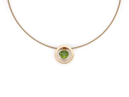 Angela Hübel Farbinsel Anhänger Roségold mit Peridot grün – Anhänger Anhänger mit Besatz in roségold und aus 750 Rotgold.