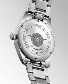 Longines Spirit Automatik Edelstahl 40mm grünes Zifferblatt Metallband – Herrenuhren Uhr mit Datum aus Edelstahl. Das Gehäuse ist rund und silber. Das Edelstahlarmband ist silber. Das Zifferblatt ist arabisch Index und grün. – Ansicht 2