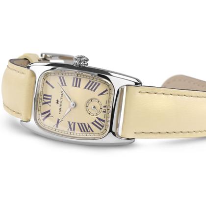 Hamilton American Classic Boulton Small Second M Quarz Edelstahl beigefarbenes Zifferblatt beigefarbenes Lederband – Herrenuhren Uhr ohne Datum aus Edelstahl und Leder. Das Gehäuse ist rechteckig und silber. Das Lederarmband ist beige. Das Zifferblatt ist römisch und beige. – Ansicht 3