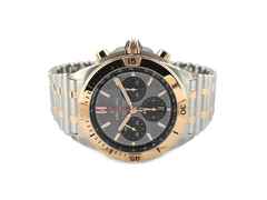 Breitling Chronomat B01 Automatik Edelstahl 42mm graues Zifferblatt Metallband UB0134101B1U1 Full Set Occasion Refurbished – Herrenuhren Chronograph aus 750 Rotgold und Edelstahl. Das Gehäuse ist rund und silber-rotgold. Das Edelstahlarmband mit Gold ist silber-rotgold. Das Zifferblatt ist ein Index in grau.