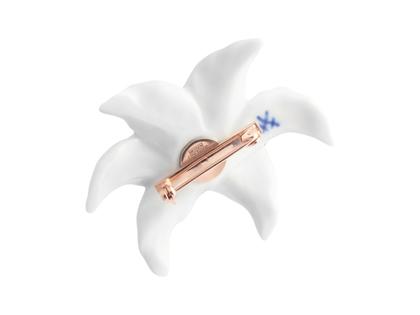 Meissen Bloom Collection Brosche "Blüte" Silber vergoldet 4,8x5,5cm mit Granat – Ansteckschmuck Brosche in weiß und aus 925 Silber vergoldet und Porzellan. – Ansicht 3