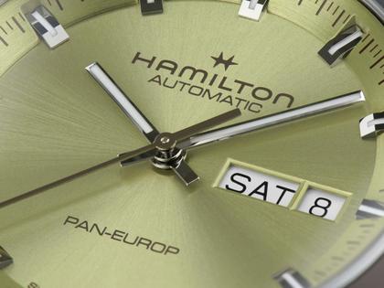 Hamilton American Classic Pan Europ Day Date Automatik Edelstahl 42 mm grünes Zifferblatt grünes Lederband – Herrenuhren Uhr mit Datum aus Edelstahl und Leder. Das Gehäuse ist rund und silber. Das Lederarmband ist grün. Das Zifferblatt ist ein Index in grün. – Ansicht 6