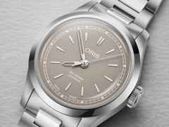 Oris Big Crown Automatik Edelstahl 34mm beiges Zifferblatt Metallband – Damenuhren Uhr ohne Datum aus Edelstahl. Das Gehäuse ist rund und silber. Das Edelstahlarmband ist silber. Das Zifferblatt ist ein Index in beige. – Ansicht 3