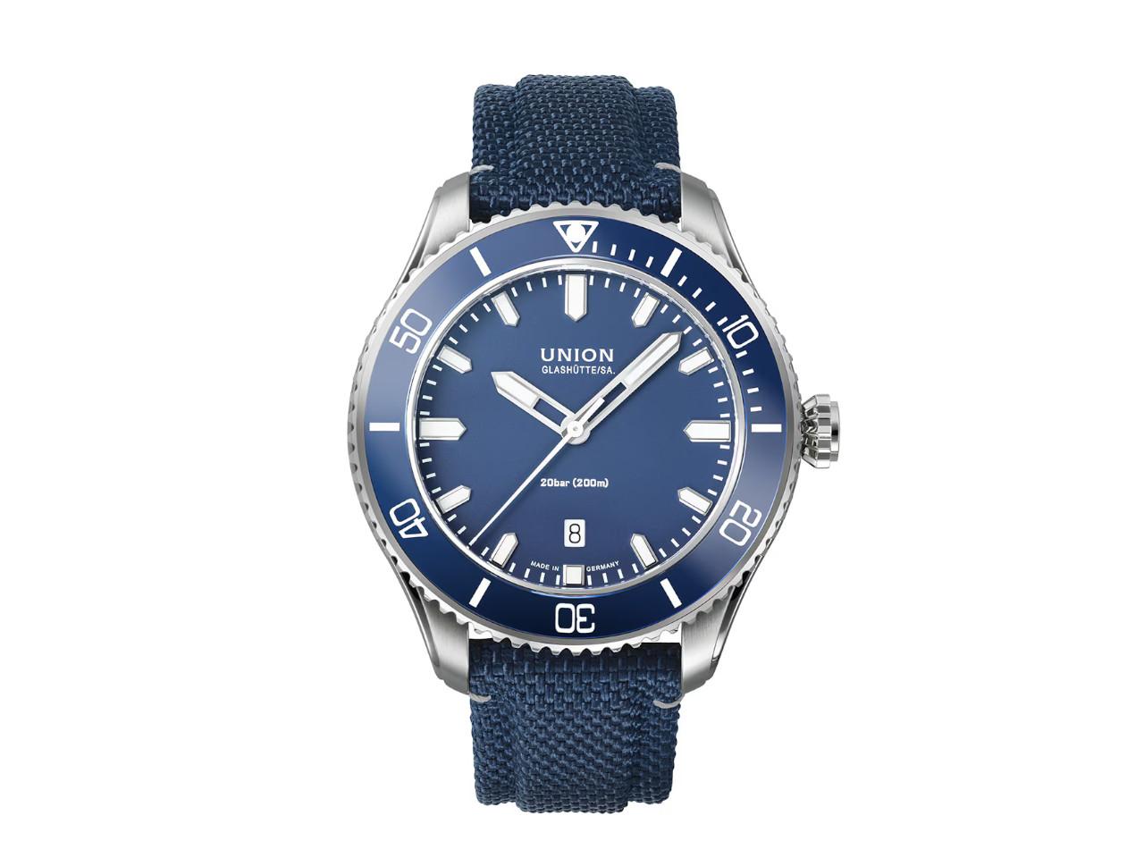 Union Glashütte Belisar  Datum Sport Automatik Edelstahl 45mm blaues Zifferblatt Metallband – Herrenuhren Uhr mit Datum aus Edelstahl. Das Gehäuse ist rund und silber. Das Edelstahlarmband ist silber. Das Zifferblatt ist ein Index in blau. – Ansicht 2