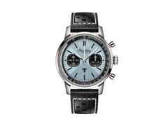 Breitling Top Time B01 Triumph Automatik Edelstahl 41mm hellblaues Zifferblatt schwarzes Lederband – Herrenuhren Chronograph aus Edelstahl. Das Gehäuse ist rund und silber. Das Lederarmband ist schwarz. Das Zifferblatt ist ein Index in blau.