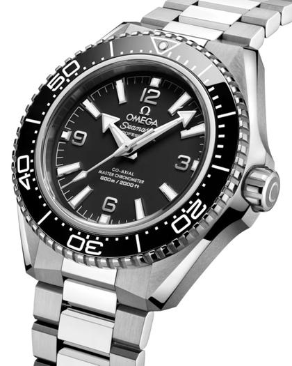 Omega Seamaster Planet Ocean 600M Automatik Edelstahl 42mm schwarzes Zifferblatt schwarze Keramiklünette Metallband – Herrenuhren Uhr ohne Datum aus Edelstahl und Keramik. Das Gehäuse ist rund und silber. Das Edelstahlarmband ist silber. Das Zifferblatt ist arabisch Index und schwarz. – Ansicht 4